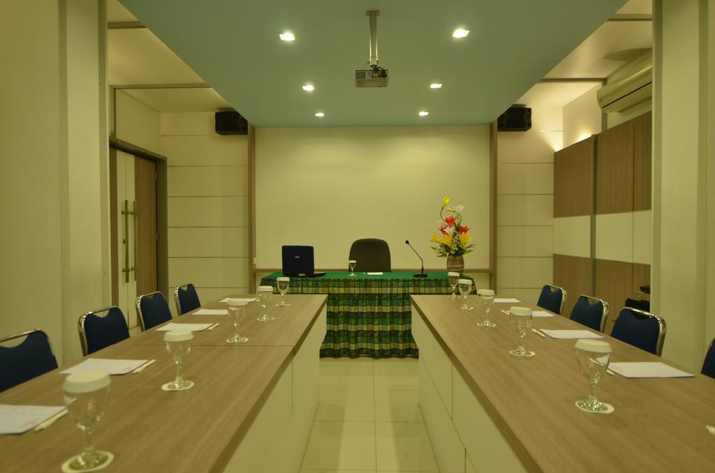Hotel Maximillian Tanjung Balai Karimun Exterior foto